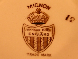 English ironstone bowl, Johnson Bros, Mignon pattern from our Antiques catalogue - Phoenixant.com